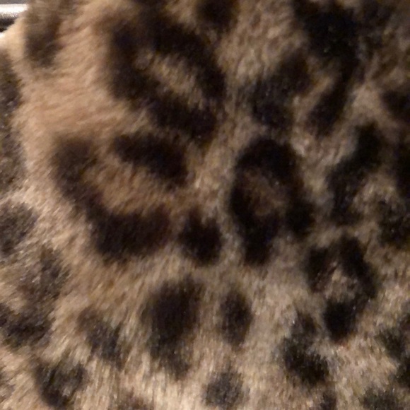 Leopard Faux Fur Shrug Wrap Scarf - Picture 3 of 8